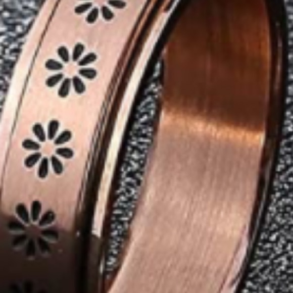 🦋3/$30🦋 Rose Gold Flower Fidget Spinner Ring Size 10 - Picture 2 of 4